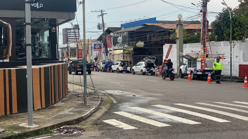 Veja vídeo; Trechos na Maceió e João Valério seguem interditados devido a incêndio em fiação