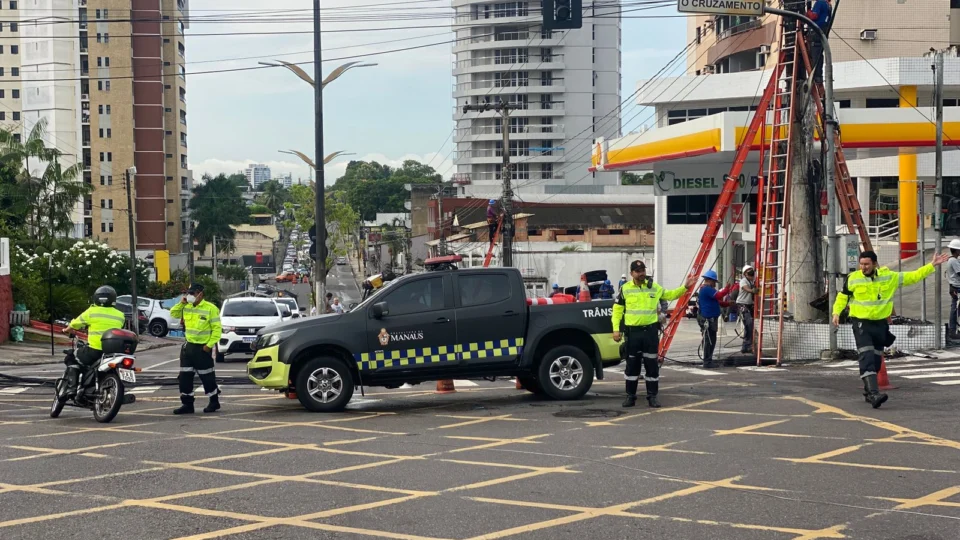 Trechos na Maceió e João Valério seguem interditados devido a incêndio em fiação; Veja vídeos
