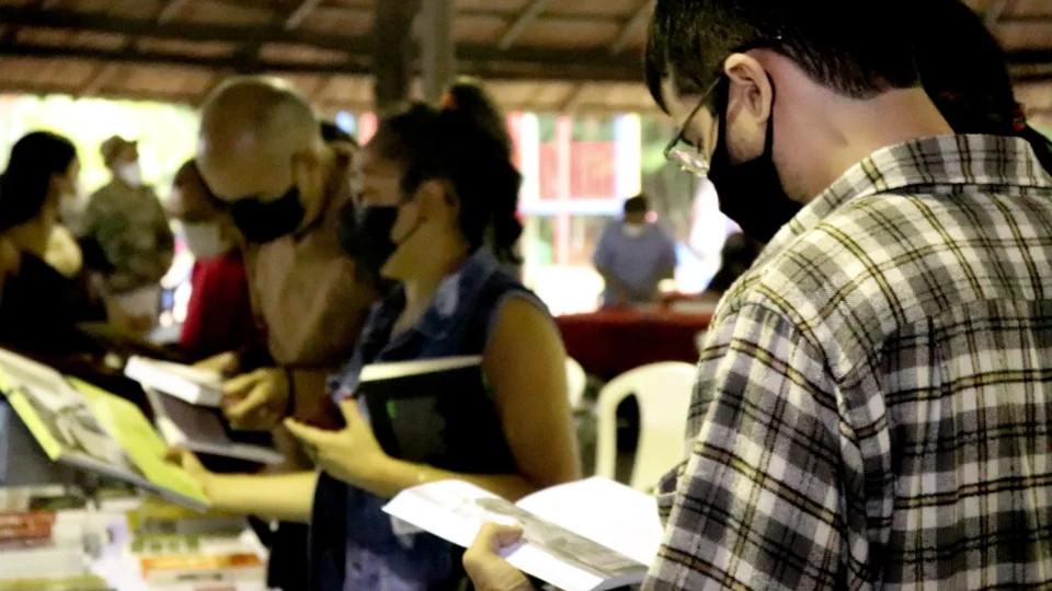 ‘Manhã Cultural’ de Literatura traz livros com 50% de desconto neste sábado (2), no Parque do Mindu