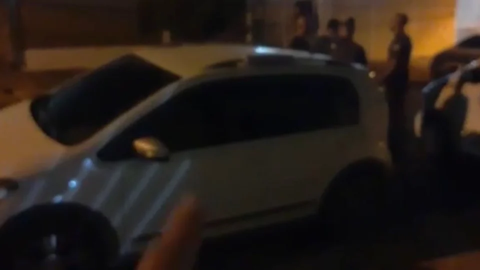 Delegado mata bandido dentro de casa durante tentativa de assalto; Veja vídeos