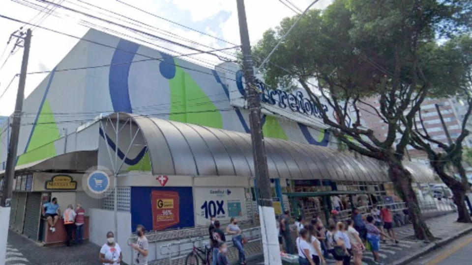 Funcionário do Carrefour é encontrado preso em elevador após  36 horas desaparecido