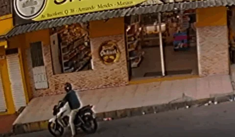 Vídeo; Assaltante vestido com farda da Manaus Energia atira em dono de padaria