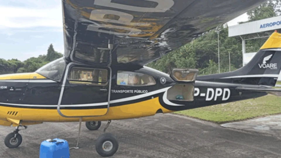 Piloto sobrevive à queda de avião cargueiro que levava vacinas e caiu em Santa Isabel do Rio Negro