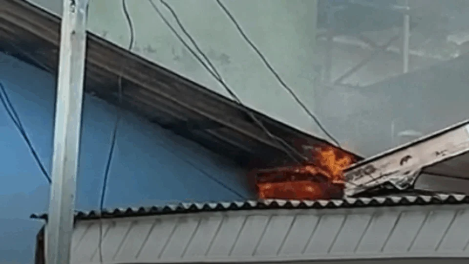 Vídeo; Incêndio atinge quatro cômodos de residência no bairro Petrópolis, zona Sul de Manaus