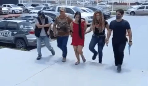 Vídeo; Mulher com suposto envolvimento em homicídio de motorista de app é presa pela DEHS