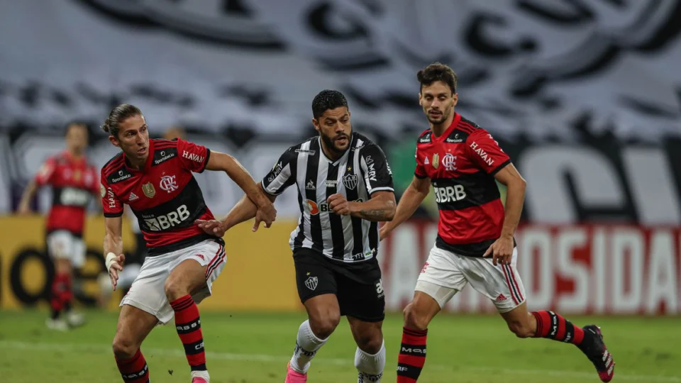 Flamengo enfrenta Atlético-MG com desejo de conquistar liderança do Brasileirão