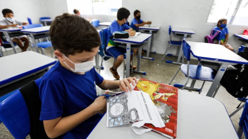 Governo de São Paulo anuncia retorno das aulas 100% presenciais