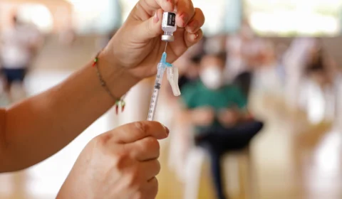 Vacinação contra a Covid-19 será retomada na quarta-feira (03)