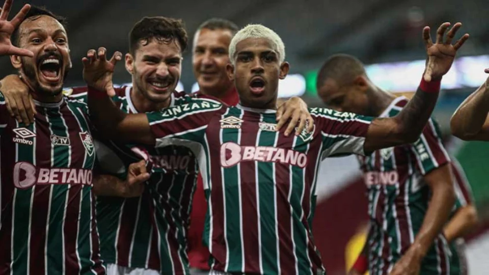 Com dois gols de John Kennedy, Fluminense vence Flamengo por 3×1 no Brasileirão