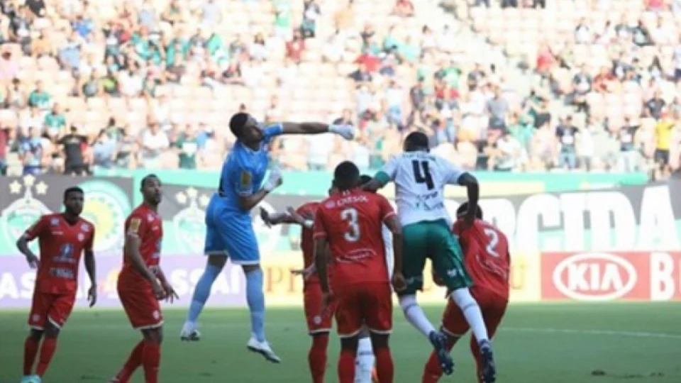 Manaus FC perde para Tombense-MG de virada nos acréscimos, em Manaus