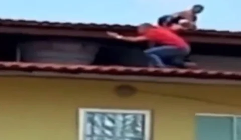 Após flagrar traição, policial militar persegue amante que fugia pelo telhado; veja vídeo