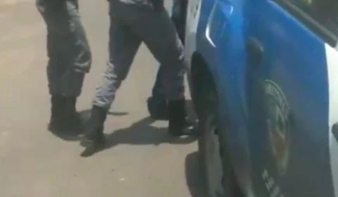 Homem é espancado por populares após cometer assalto no bairro Vale do Sinai; Veja vídeo