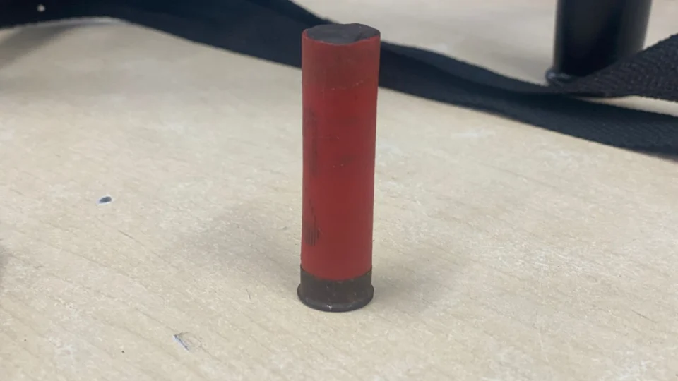 Veja vídeo; Foragido é preso pela 30° Cicom com arma caseira no Jorge Teixeira