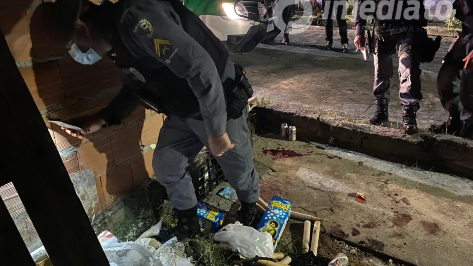 Jovem é assassinado com aproximadamente 19 tiros no Zumbi após queima de fogos