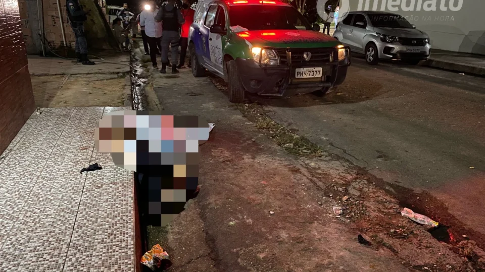Homem com tornozeleira eletrônica é assassinado após tentar realizar assalto, no Igarapé do Passarinho