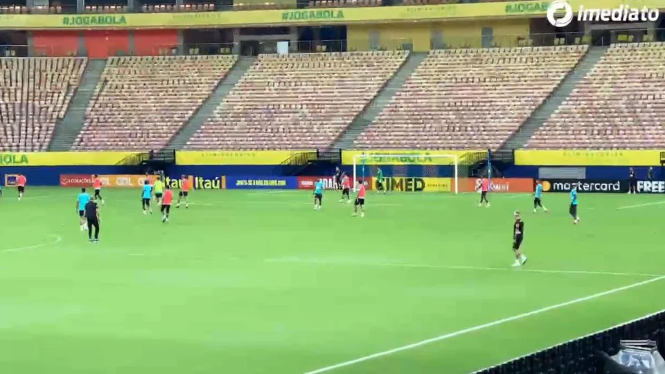 Técnico da Seleção Brasileira elogia gramado da Arena da Amazônia após último treino