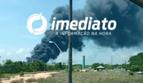 Vídeo; Fábrica de isopor é tomada por fogo e fumaça densa se espalha no Distrito 2, em Manaus