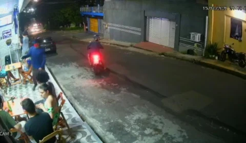 Dupla toca terror em estabelecimento no Alvorada; assista