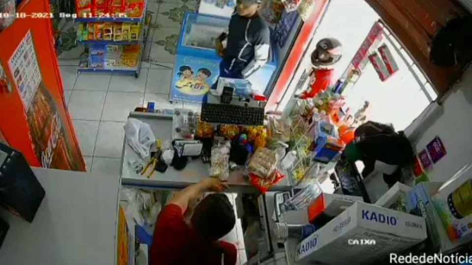 Veja vídeo! Bandidos assaltam mercadinho no Terra Nova