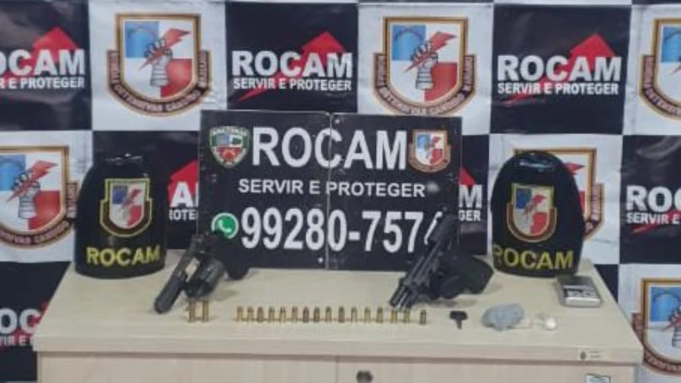 Dupla é presa pela Rocam com armas, drogas e munições no Alfredo Nascimento; Veja vídeo!