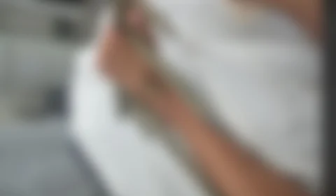 VEJA VÍDEO – Jovem tenta pular gradeado de igreja na Cidade de Deus e atravessa ferro no pé