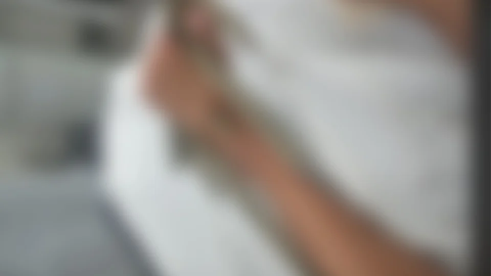 VEJA VÍDEO – Jovem tenta pular gradeado de igreja na Cidade de Deus e atravessa ferro no pé