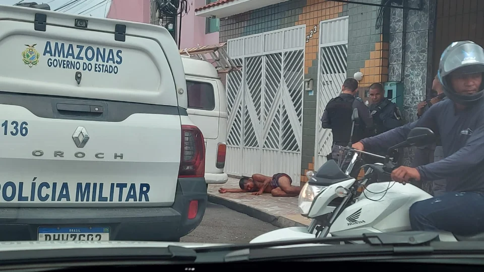 Vídeo; Homem com tornozeleira eletrônica é espancado durante briga no bairro Alvorada 2