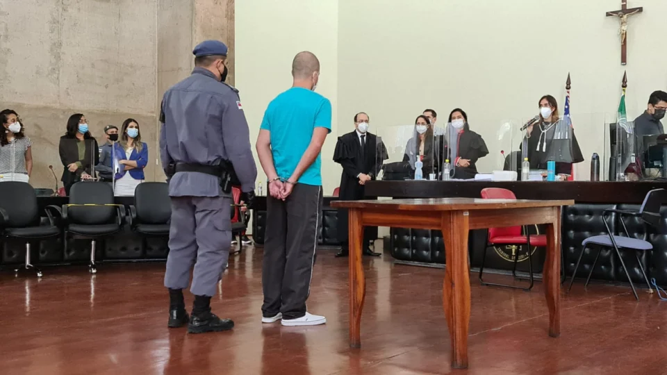 Veja trecho em que Rafael Fernandez ouve a sentença de 14 anos