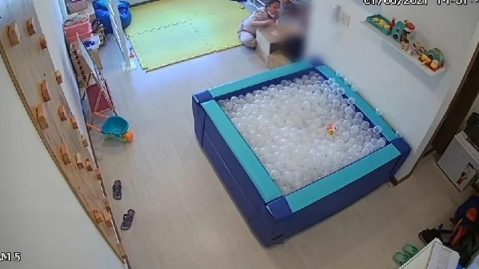 Fisioterapeuta é indiciada por maus-tratos após agredir criança autista em Manaus; Veja vídeo