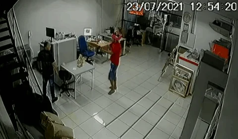 Veja vídeo; Suspeito de assassinar empresário a tiros é preso em Manaus