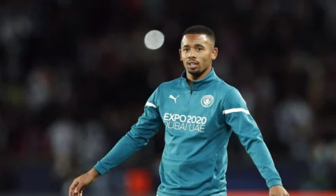 Liga Inglesa: Atletas totalmente vacinados poderão viajar a países da lista vermelha; Veja Mais