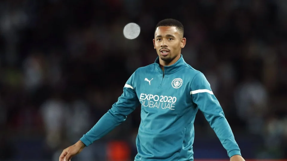 Liga Inglesa: Atletas totalmente vacinados poderão viajar a países da lista vermelha; Veja Mais