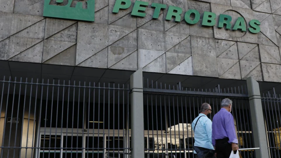 Petrobras reajusta gasolina e gás de cozinha a partir de amanhã