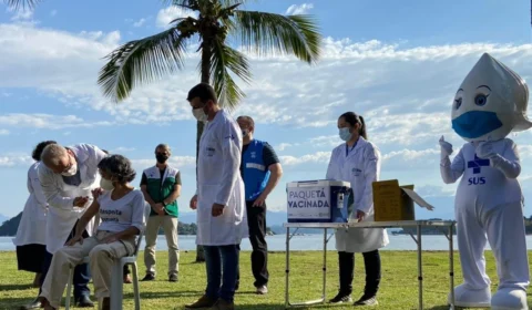 Brasil registra 11.716 novos casos e 318 mortes