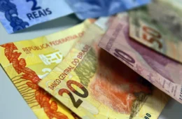 Caixa paga Auxílio Brasil a cadastrados com NIS final 9; Confira o calendário