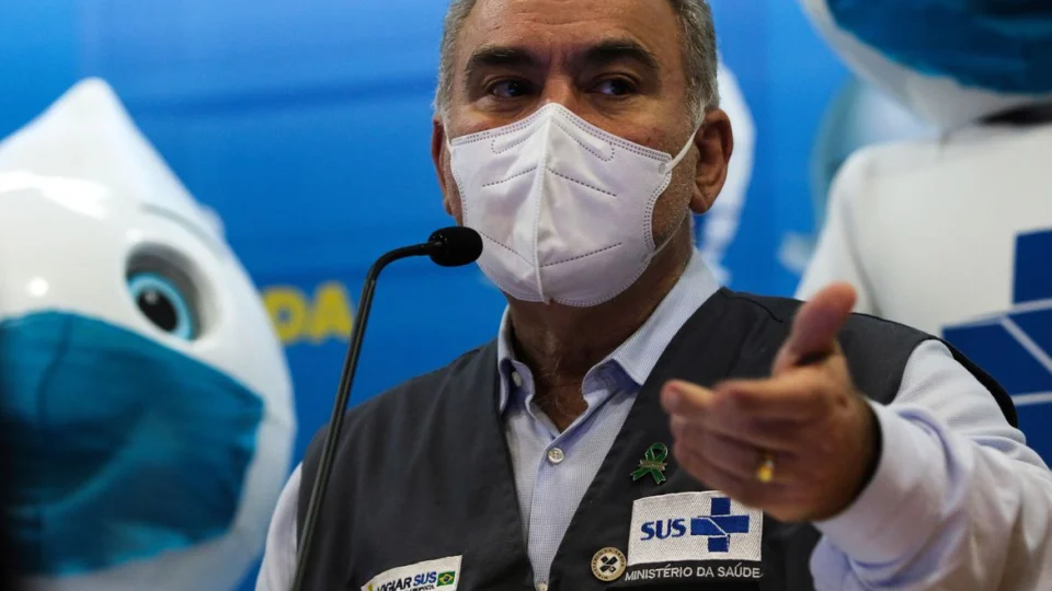 População estará imunizada contra covid até o fim do ano, diz ministro