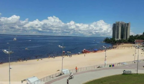 Por conta da cheia, banhistas devem redobrar cuidados na Ponta Negra￼