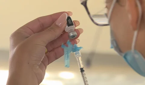 Covid-19: nova remessa de vacinas da Pfizer chega ao país