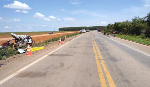 Acidente entre ambulância e caminhonete deixa 13 mortos em Mato Grosso