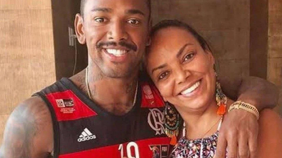 Mãe de Nego do Borel registra desaparecimento do cantor