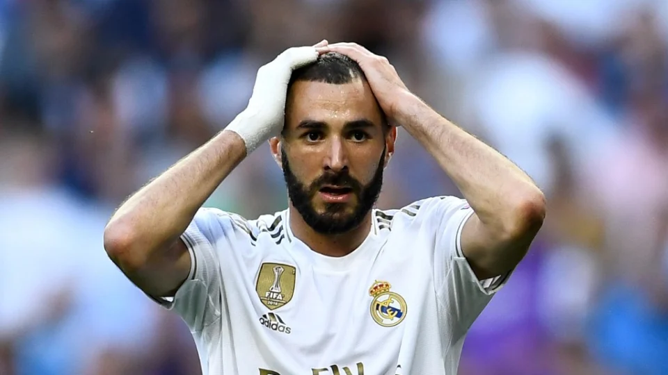 Após chantagear colega com vídeo íntimo, jogador Benzema é condenado a um ano de prisão