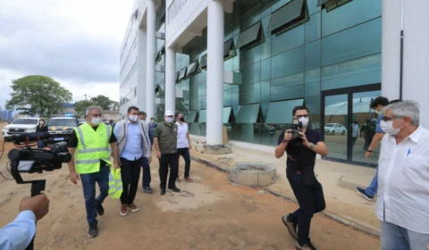 Wilson Lima e ministro da Saúde visitam obra do novo Hospital da FHemoam