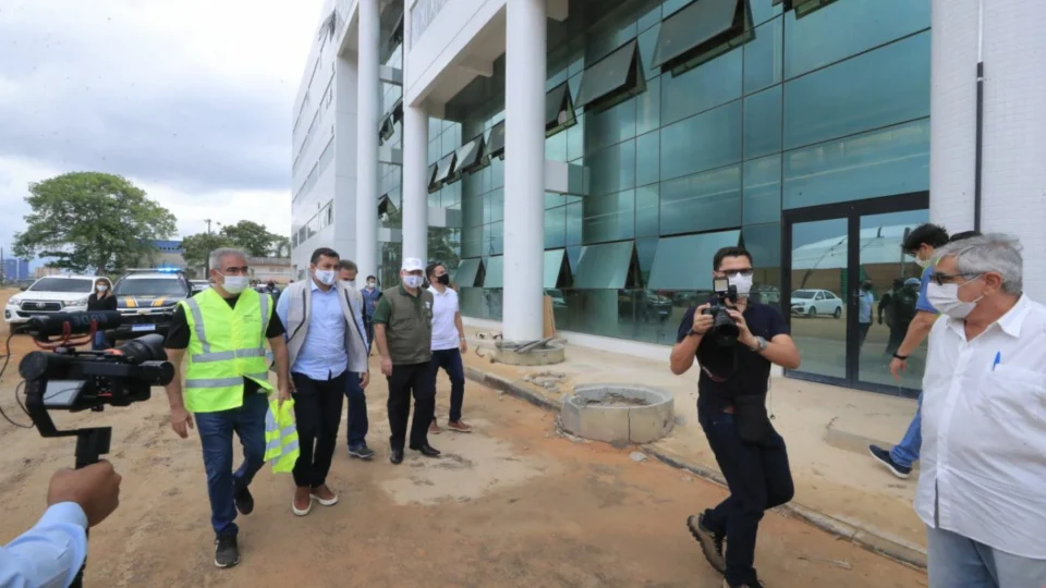 Wilson Lima e ministro da Saúde visitam obra do novo Hospital da FHemoam