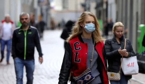 Variante Ômicron já corresponde a 90% dos casos globais de Covid-19