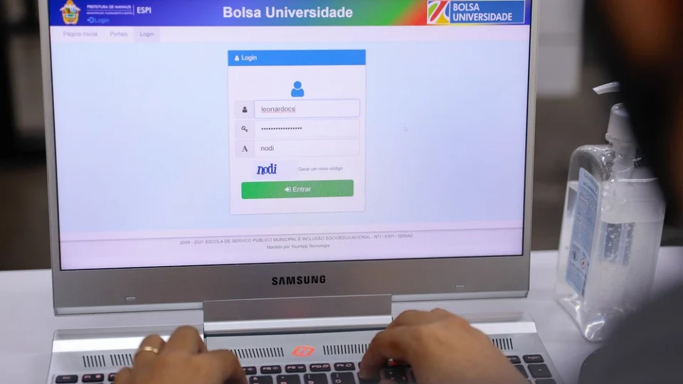 Manaus abre inscrições para o Bolsa Universidade com benefícios integrais e parciais