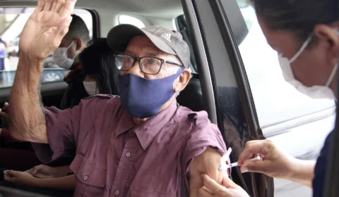 21 pontos de vacinação contra a Covid-19 funcionarão neste sábado (27) em Manaus