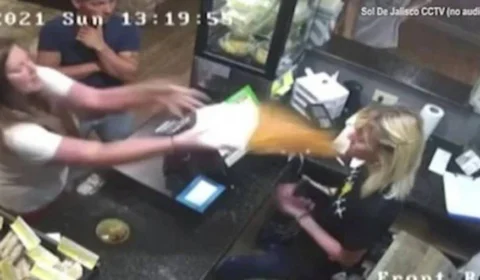 Cliente insatisfeita joga sopa quente no rosto de gerente de restaurante; Veja vídeo
