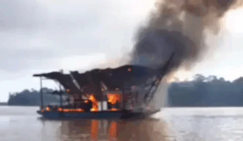 VEJA VÍDEO; Balsas de garimpeiros ilegais são queimadas durante operação da PF na região Amazônica