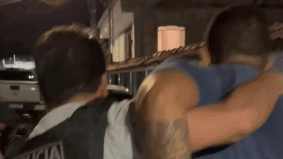 Vídeo da prisão de suspeito de assassinar sargento em cafeteria de Manaus