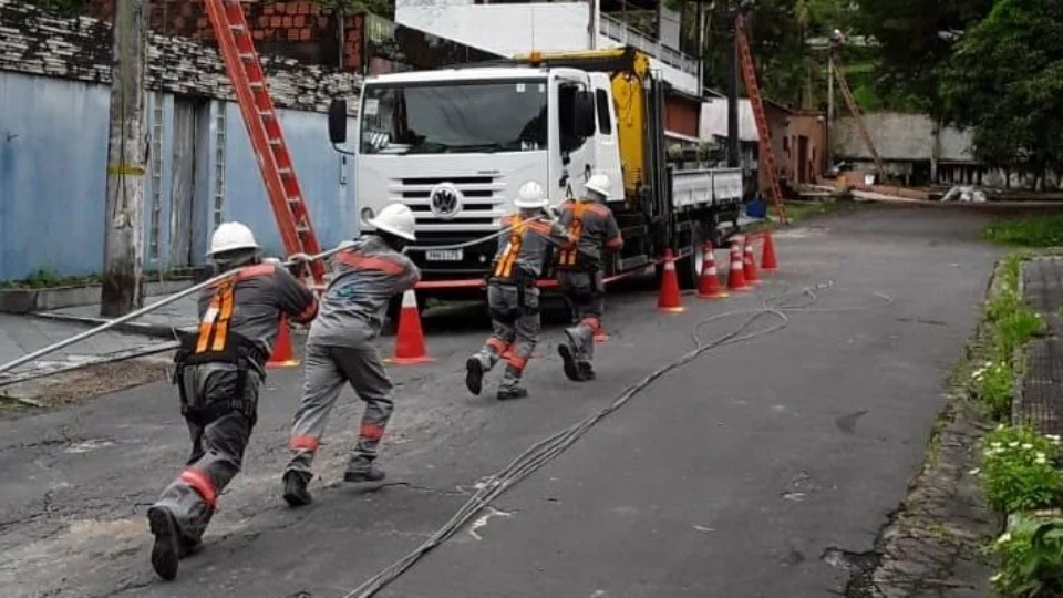 Bairros de Manaus ficarão sem energia para manutenção dos serviços; confira lista e datas